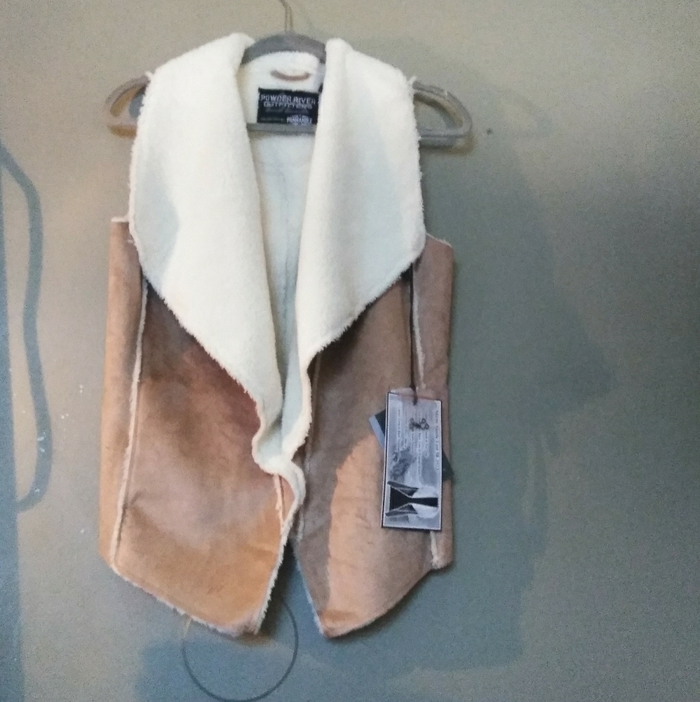 Nwt powder river tan sherpa vest M